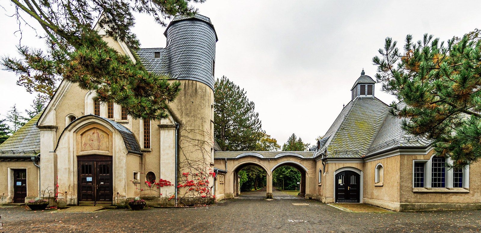 Eingangs- und Kapellenensemble – Friedhof Kleinzschocher